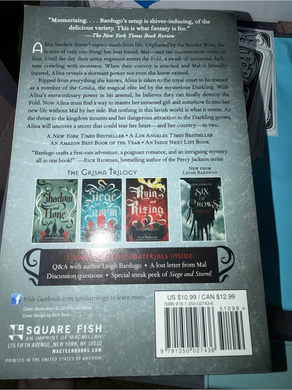 Shadow and Bone by Leigh Bardugo - Hardcover Novel (Green, Red, Black)